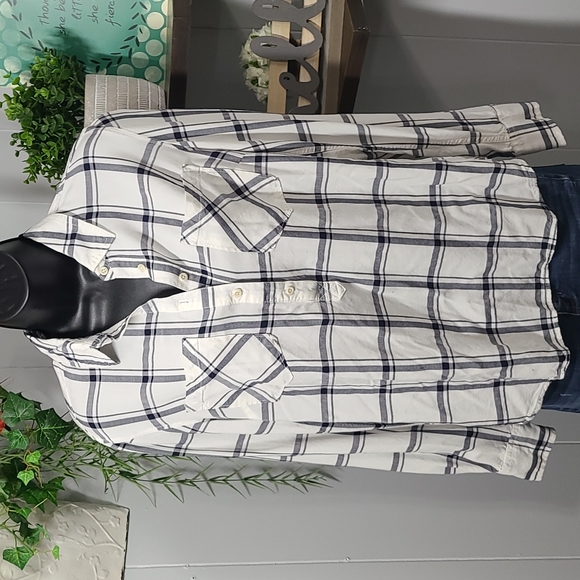 A New Day Plaid Any Day Top - Picture 6 of 11